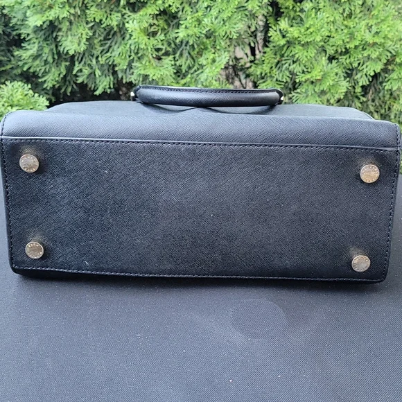 Michael Kors Hope Messenger Large Black Gold Purse